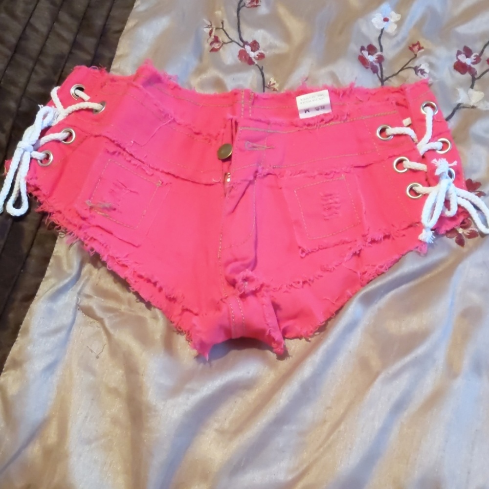 Super Sexy Very Short Cut-offs